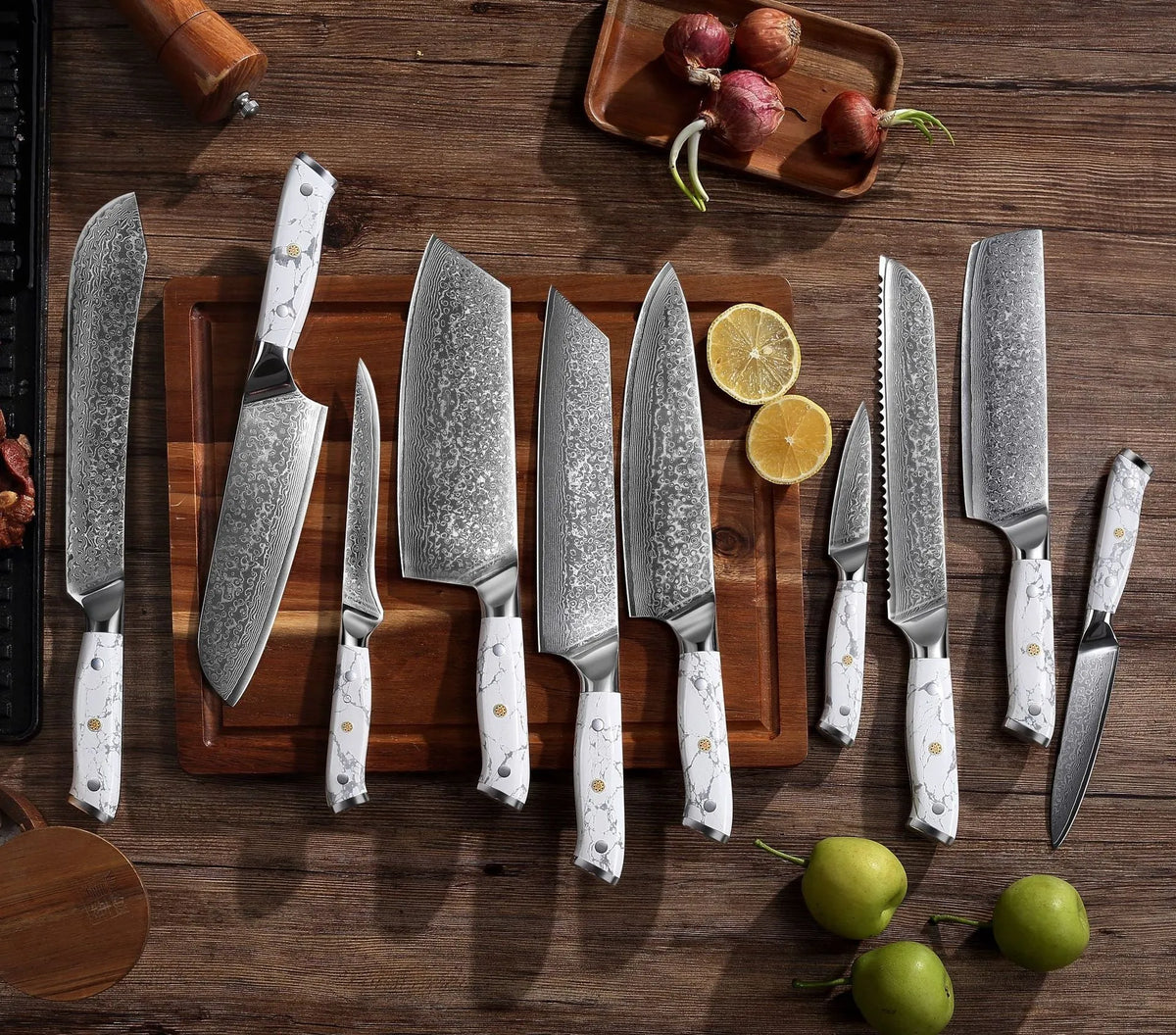 Damascus VG10 steel chef's knife with 21cm blade combining eight cutting functions