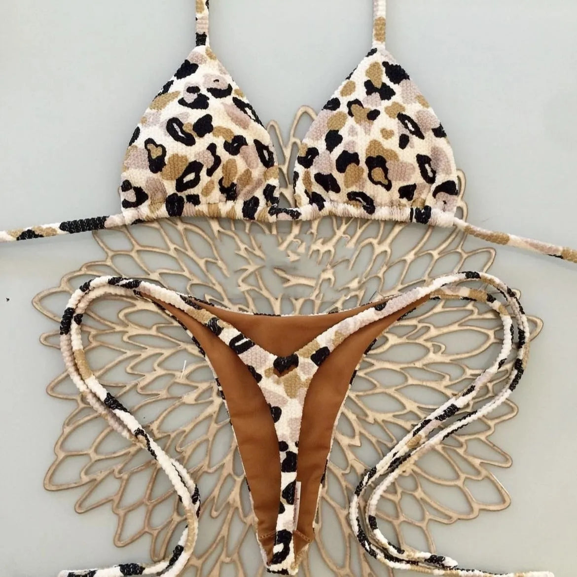Women's printed bikini swimsuit in quick-dry polyester fabric on a mannequin.