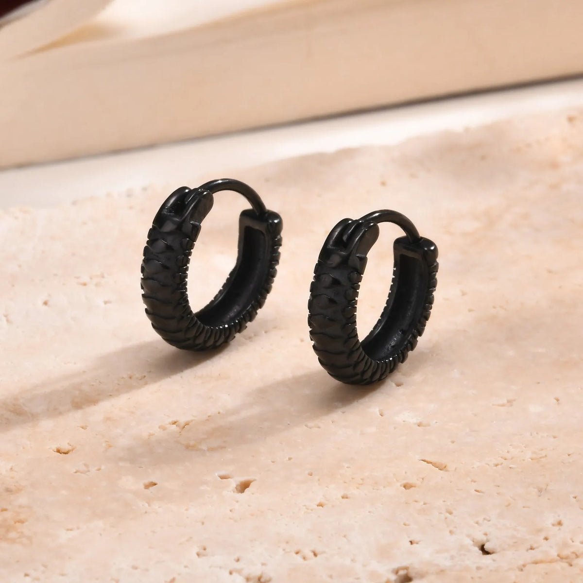 Stainless steel hip hop ear ring with snake pattern design in black and gold colour options.