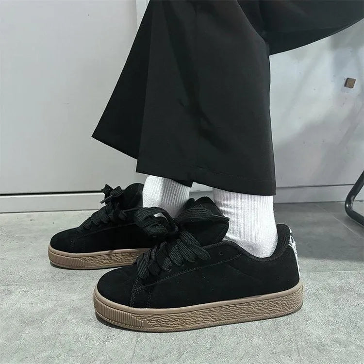 Black retro low-top sneakers with lace-up front, round toe, and waterproof platform sole