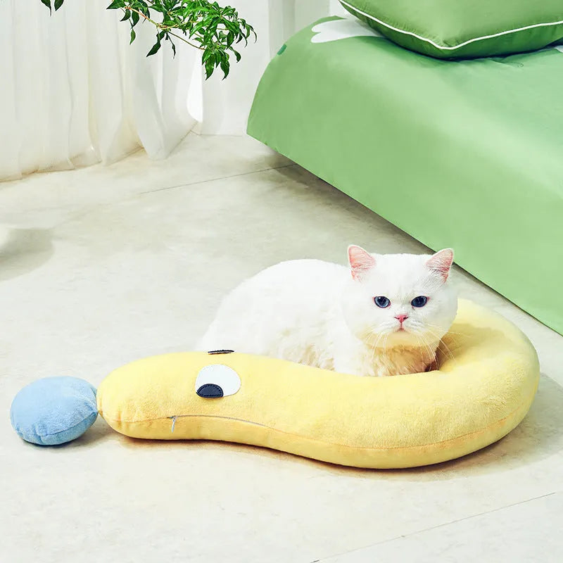 Blue rectangular pet sleeping pad measuring 62 by 39 centimetres for cats and dogs
