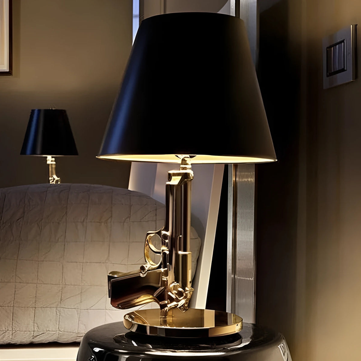 Modern Nordic desk lamp with resin base and plated gold or silver pistol or M16 design, 235x425mm, 220V US plug