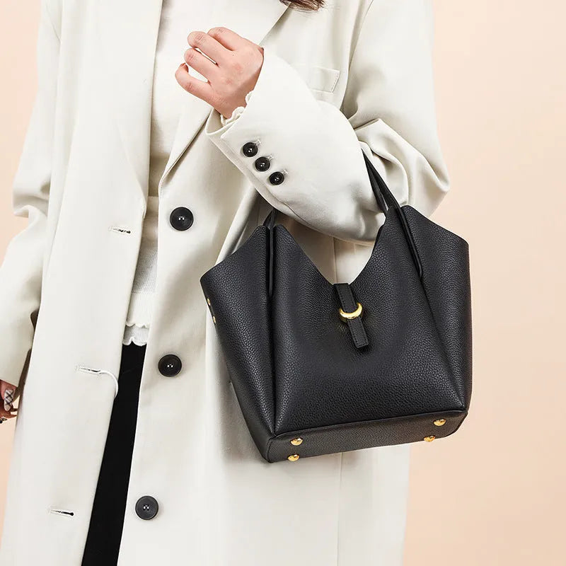 Genuine leather women's bucket bag in European retro style with sandwich pockets