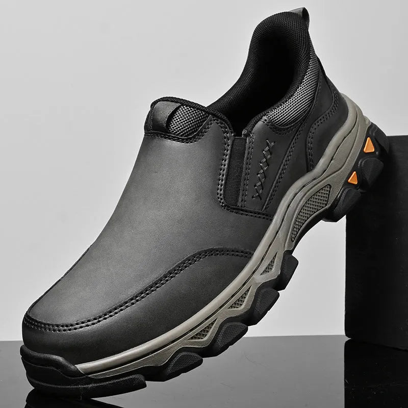 Men's round-toe casual shoes in black with a PU leather upper and rubber sole.
