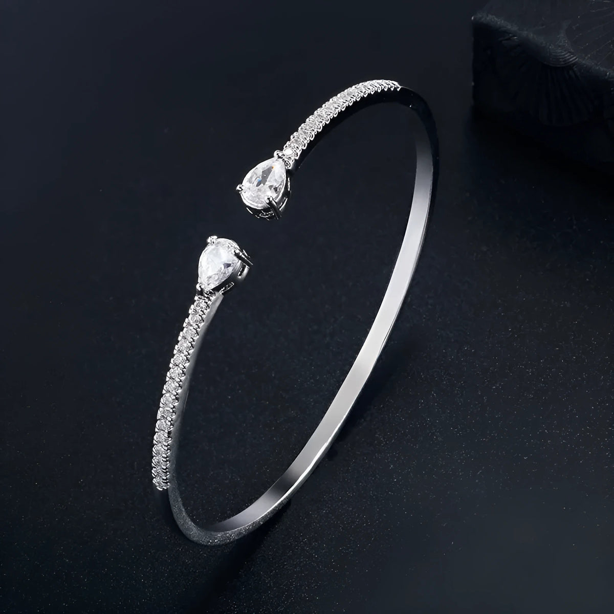 Copper bracelet with inlaid zircon decoration in simple style, white and blue colour options