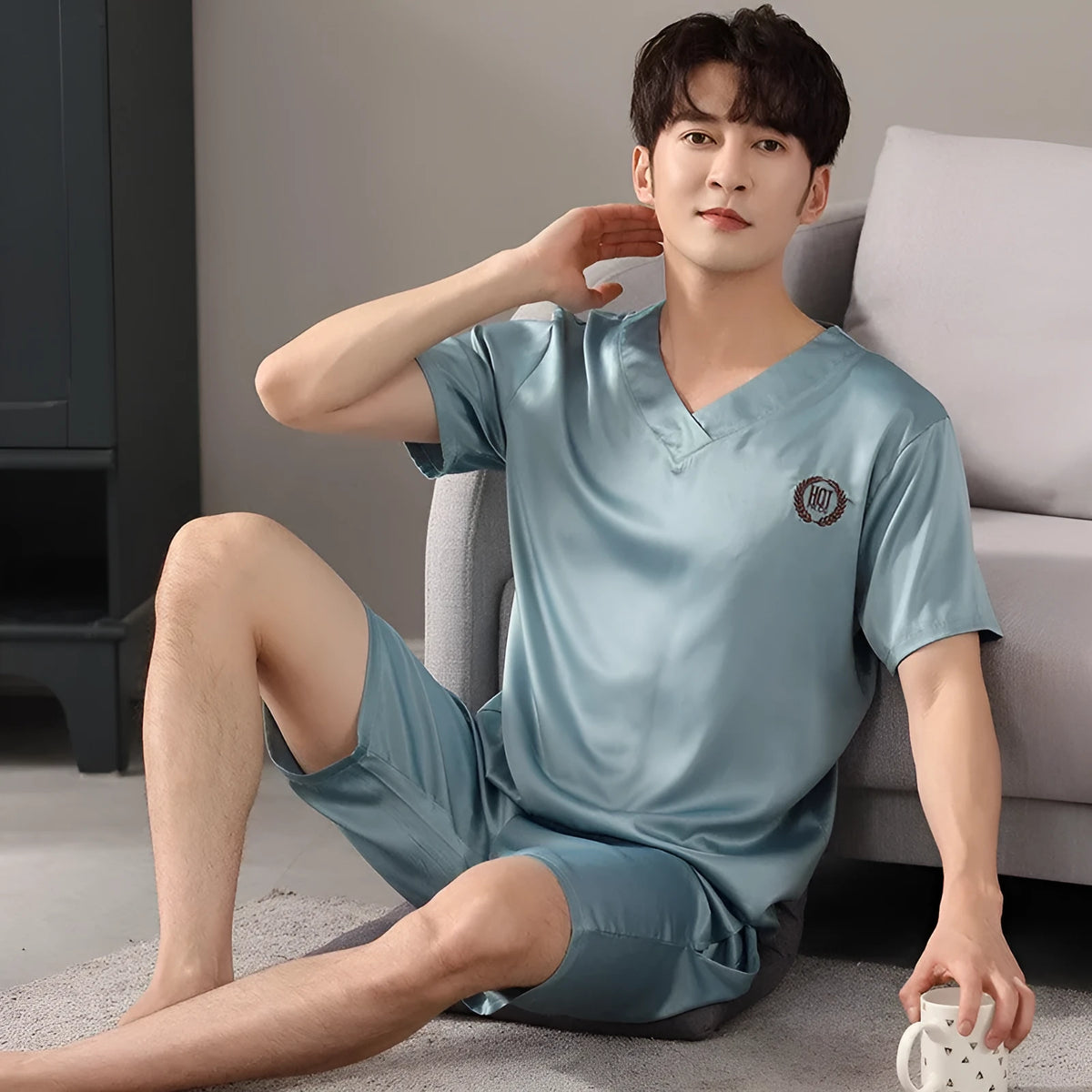 Men's loose blue ice silk short-sleeve pyjama shirt and shorts set for summer sleeping