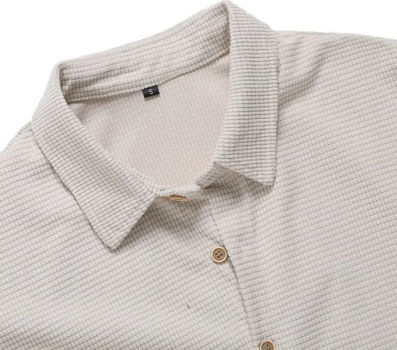 Men's off-white waffle short-sleeved shirt with small square collar and brown buttons, slim fit, sizes S-XXL.