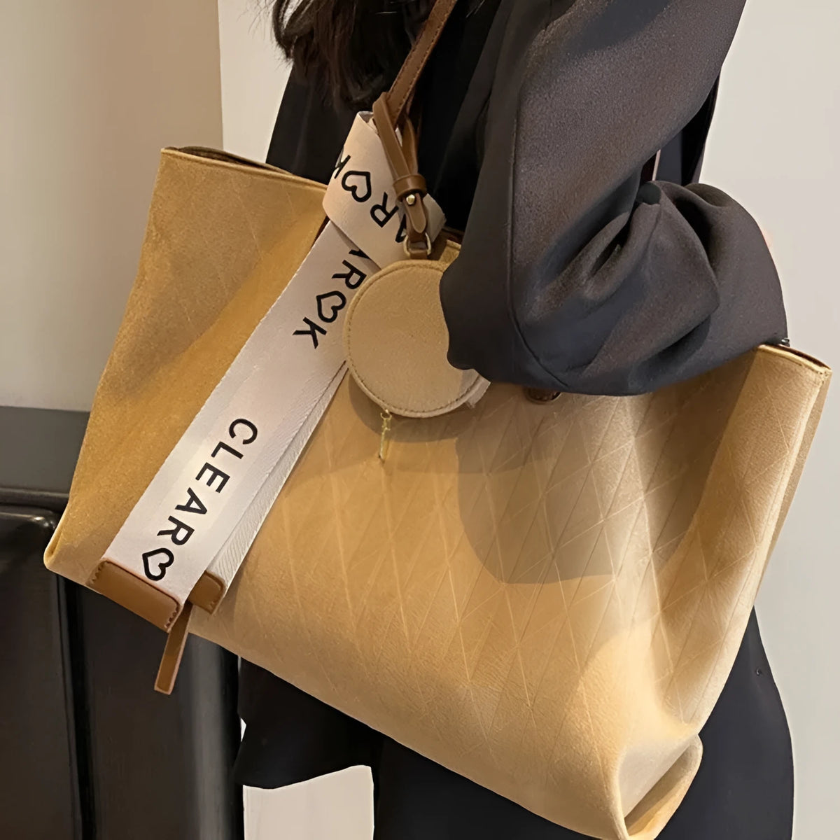Large square shoulder tote bag in polyester with zipper compartment and sandwich pockets
