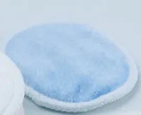 Set of red and blue velvet makeup remover pads next to an organic cotton mesh bag.