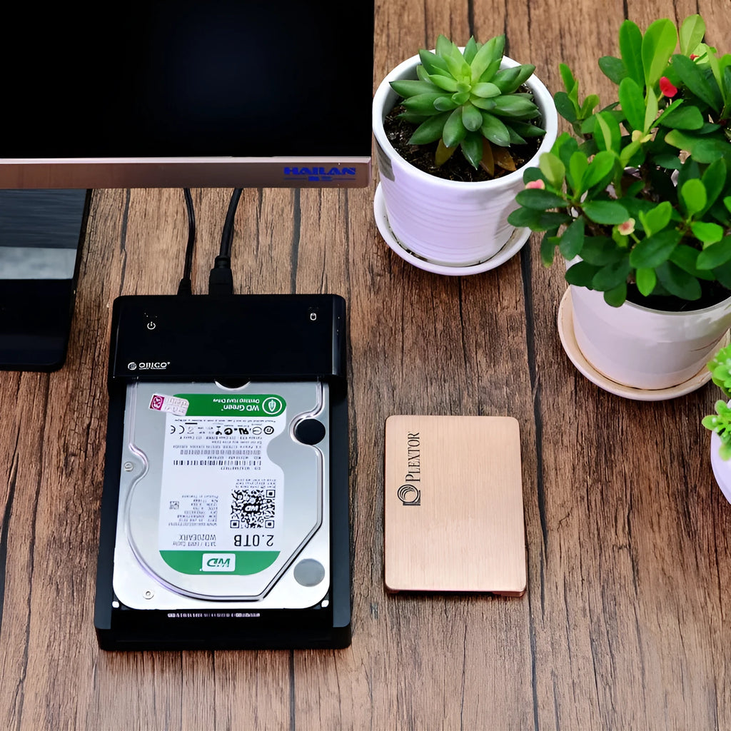 Black universal hard disk enclosure for 2.5-inch and 3.5-inch SATA drives with data cable