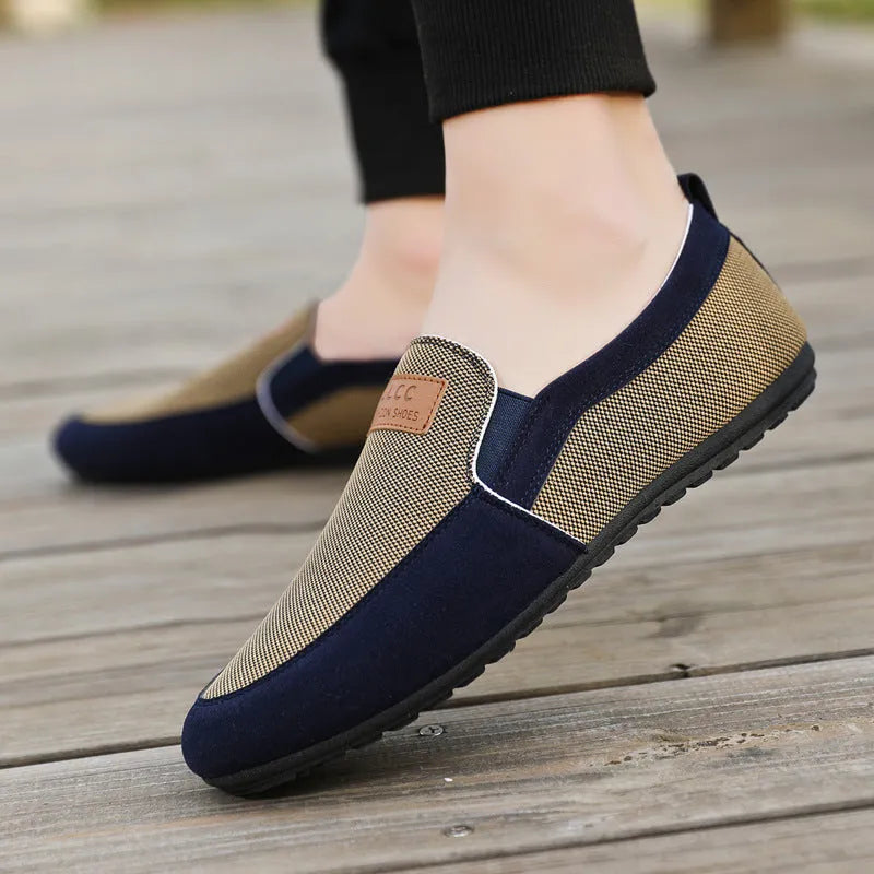 Men's solid colour canvas board shoes with round toe and rubber sole