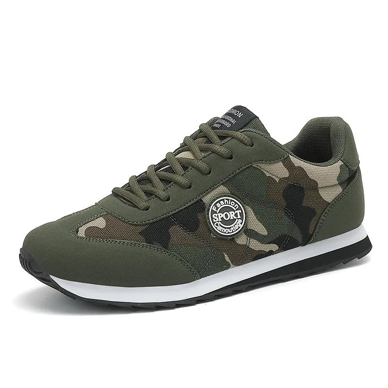Camouflage patterned low-top sports running shoes with suede upper and mesh lining