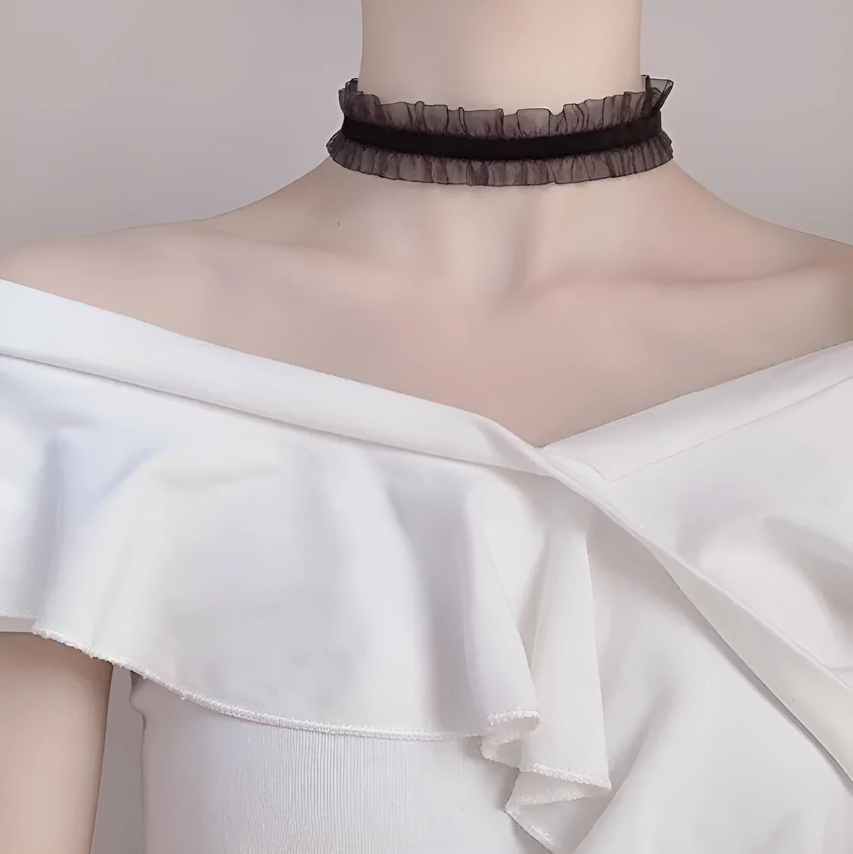Electroplated alloy flower necklace with velvet ruffles on a 42 cm snake bones chain in light coffee colour.