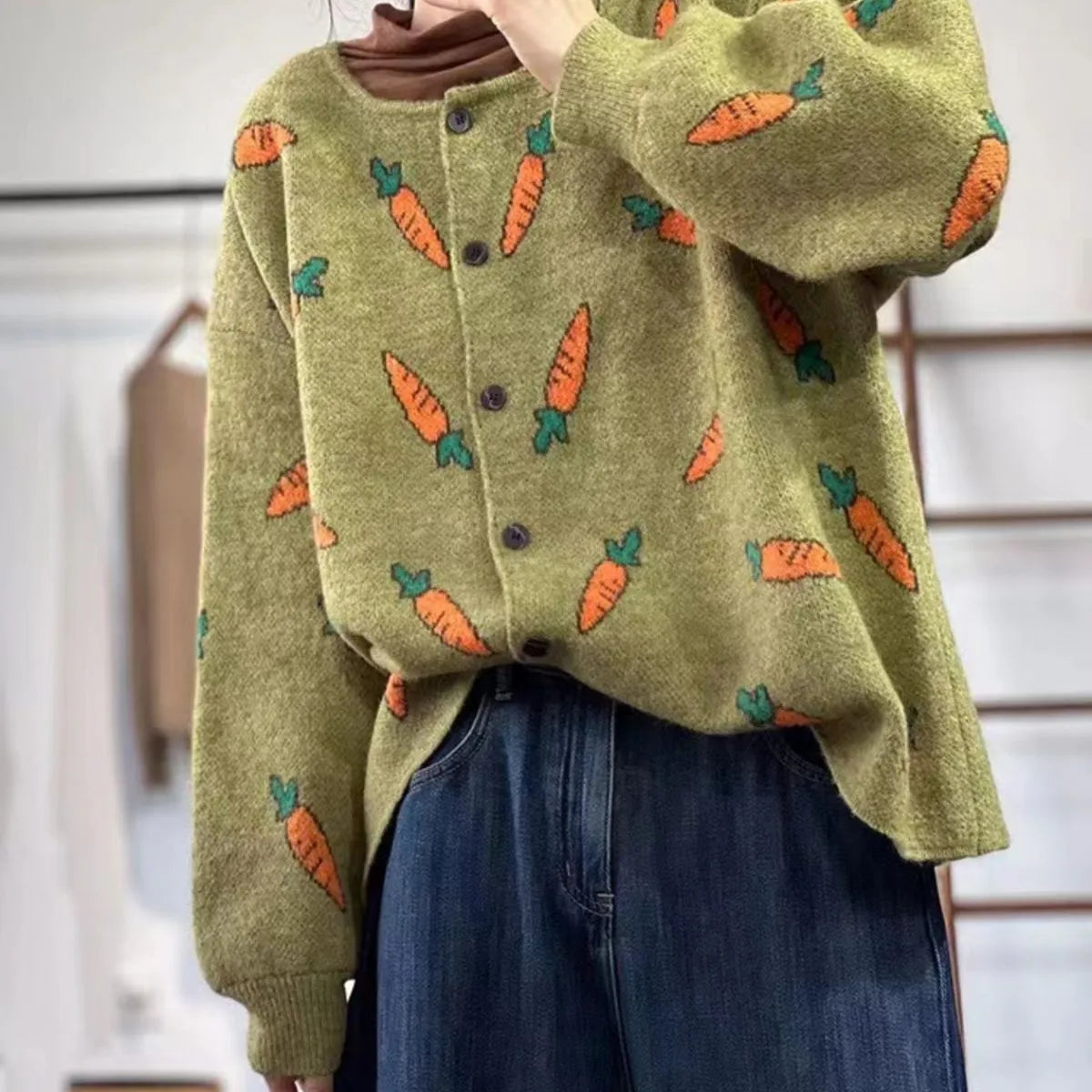Women's artistic print cardigan with round neck and loose fit in picture colour