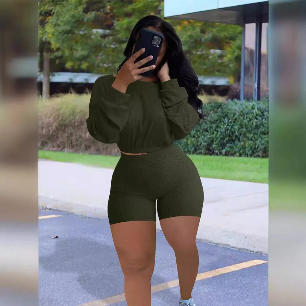 Women's off-the-shoulder sunken stripe two-piece set in solid colour with long sleeves and shorts