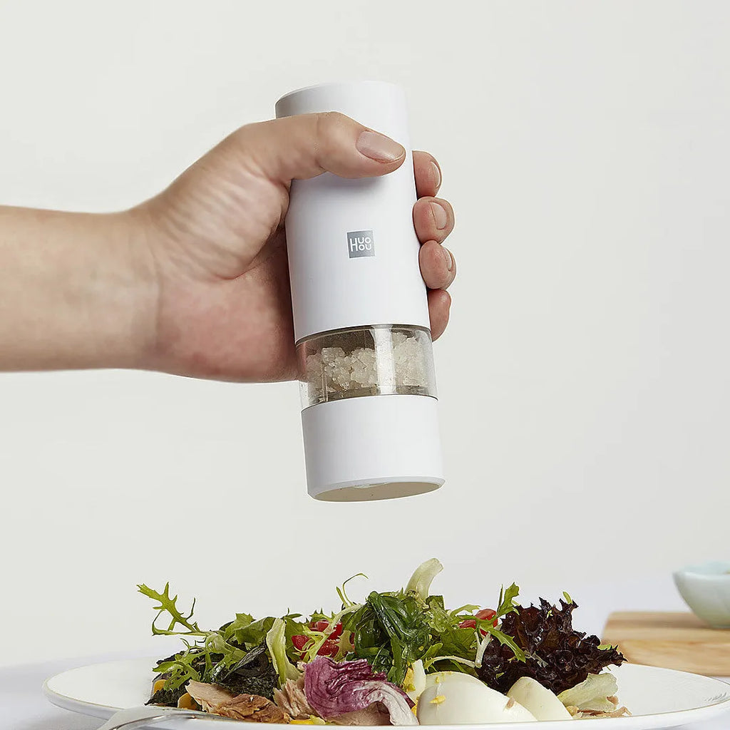Electric salt and pepper grinder with ceramic mechanism, 51.5×157mm, in white or black for household solid seasonings