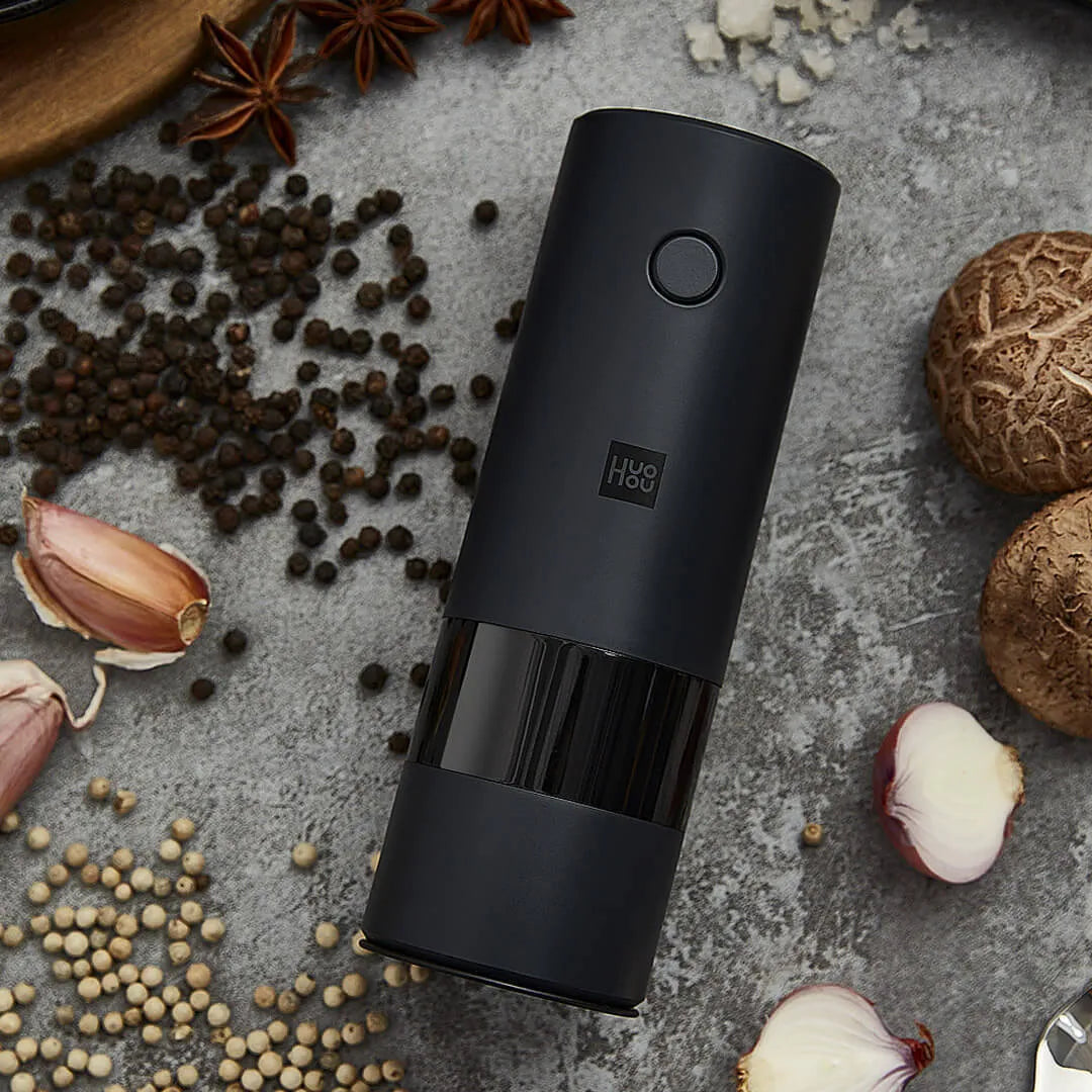Electric salt and pepper grinder with ceramic mechanism, 51.5×157mm, in white or black for household solid seasonings