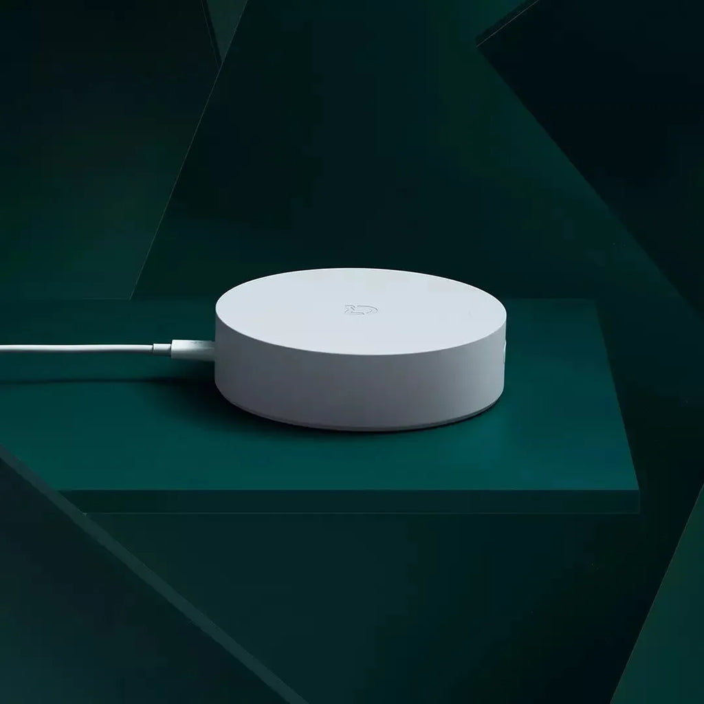 White Xiaomijia smart home gateway with UK plug for wireless remote control