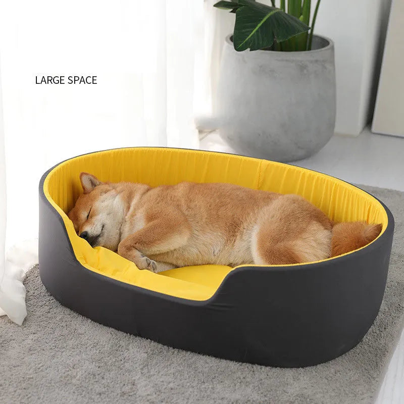 Cloth pet kennel for dogs and cats in black or green available in three sizes