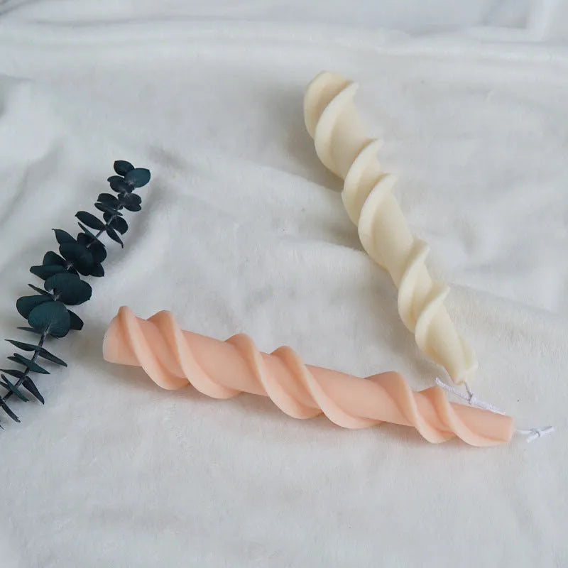 Screw wax silicone mould with rotating lace mechanism for candle making
