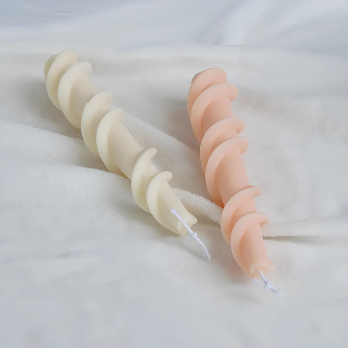 Screw wax silicone mould with rotating lace mechanism for candle making
