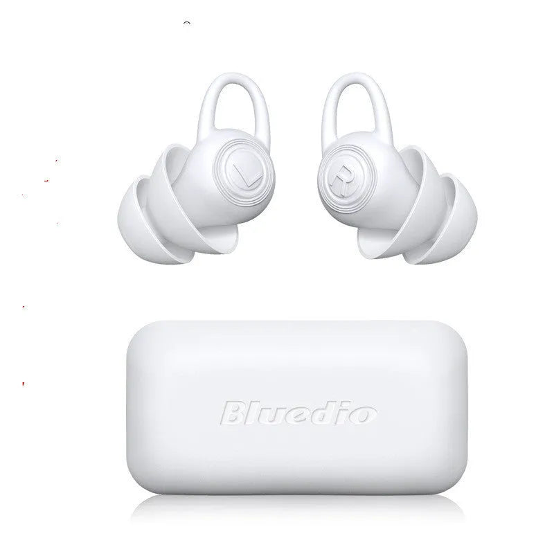 White silicone reusable ear plugs for noise reduction and sound insulation