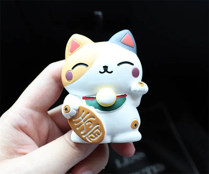 Resin fortune cat car vent aromatherapy clip in black or white.