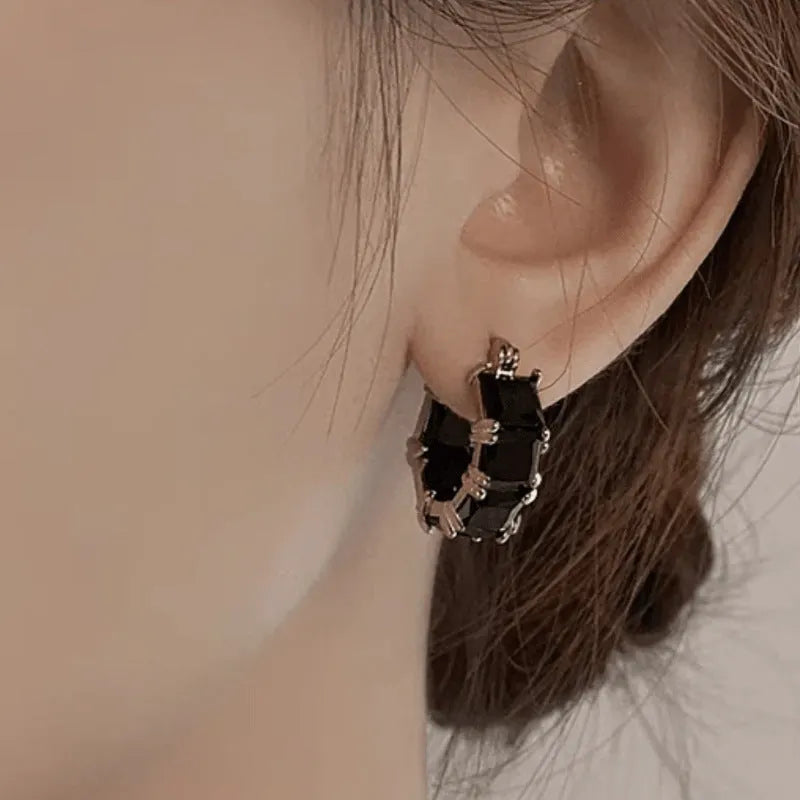 Geometric U-shaped women's earrings with round crystal zirconium stones in copper with gold electroplating