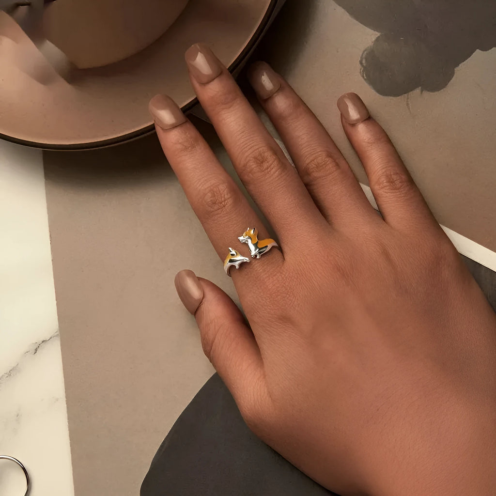 Silver electroplated ring featuring a cartoon corgi dog design in SCR1014-E colour.