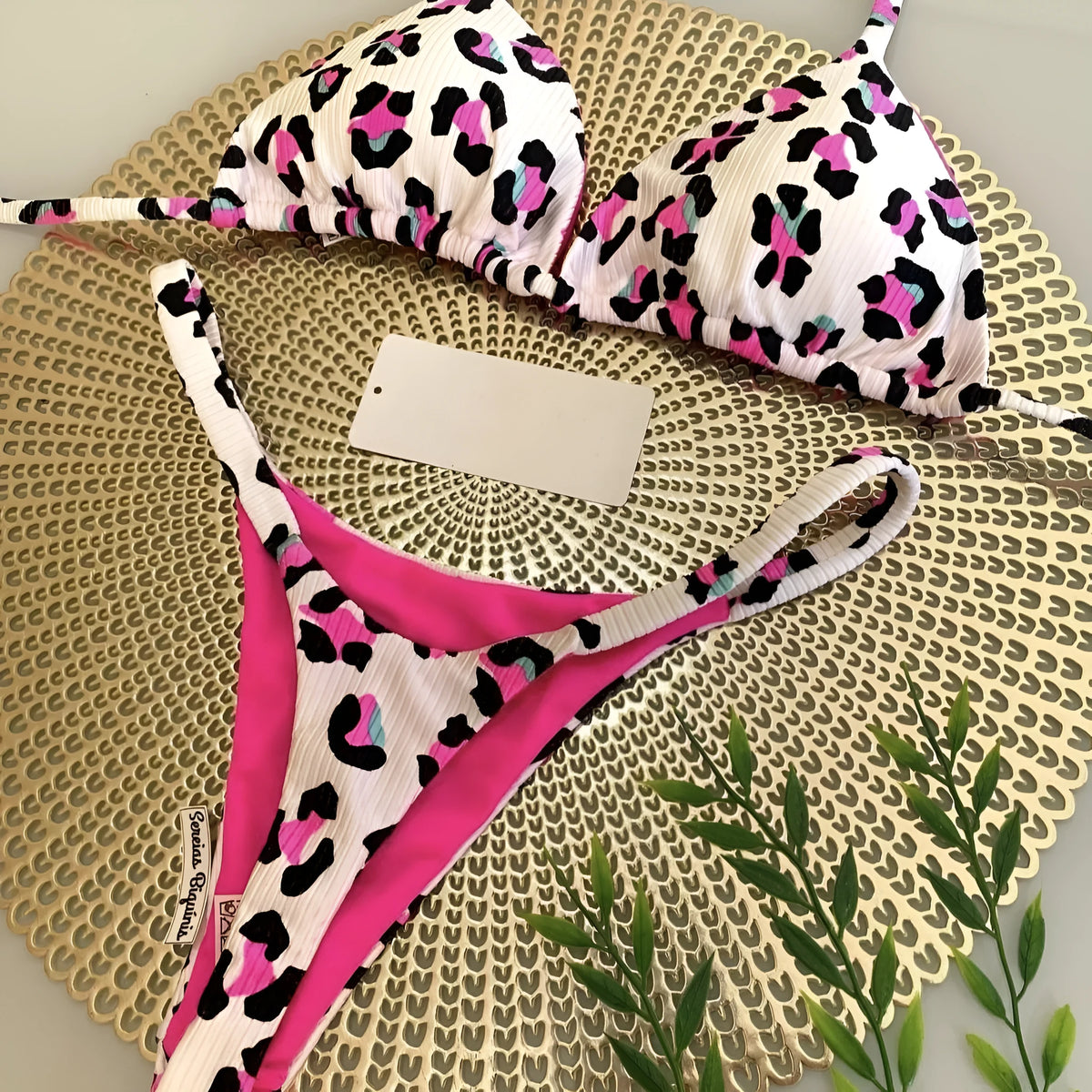 Women's printed bikini swimsuit in quick-dry polyester fabric on a mannequin.