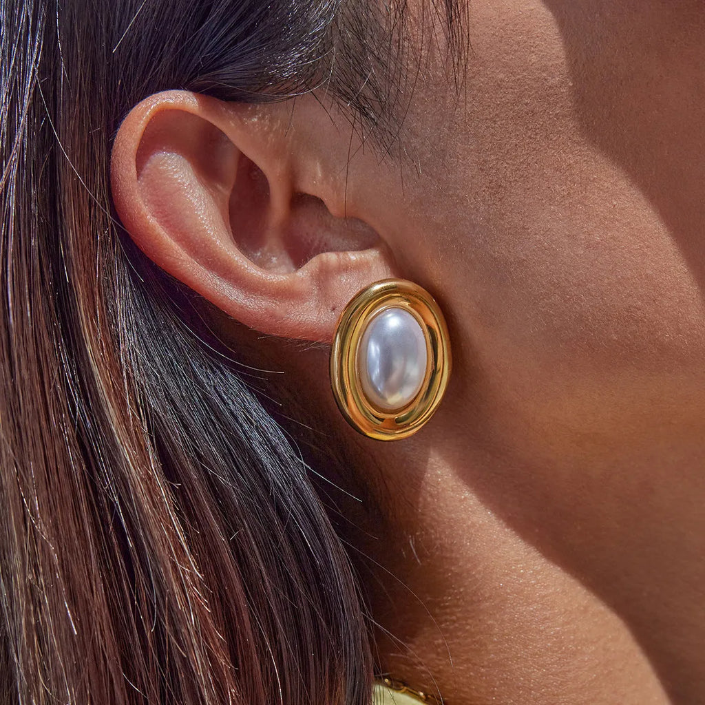 Stainless steel vintage pearl ear studs for women in JDE0305051 colour with electroplated finish