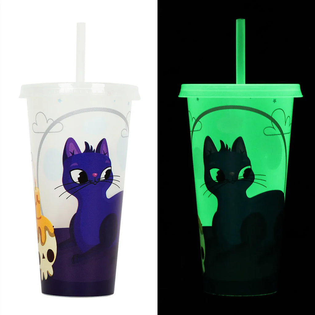 720ml plastic Halloween sippy cup with luminous straw showing cylindrical shape