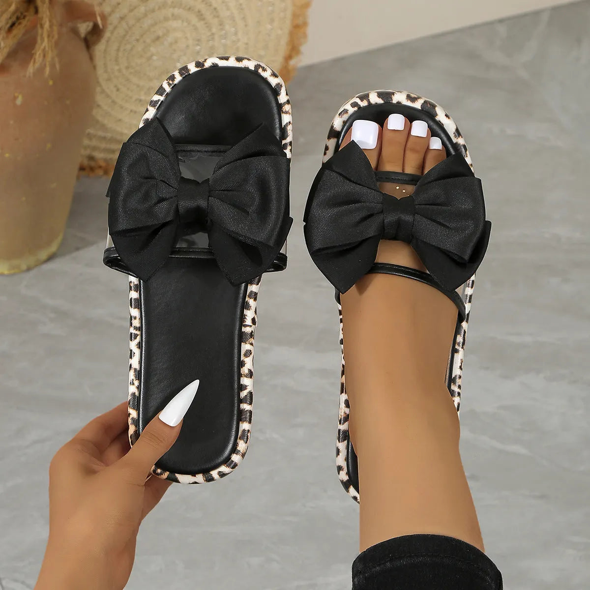 Leopard print thick bottom women's beach slippers in retro style with round toe