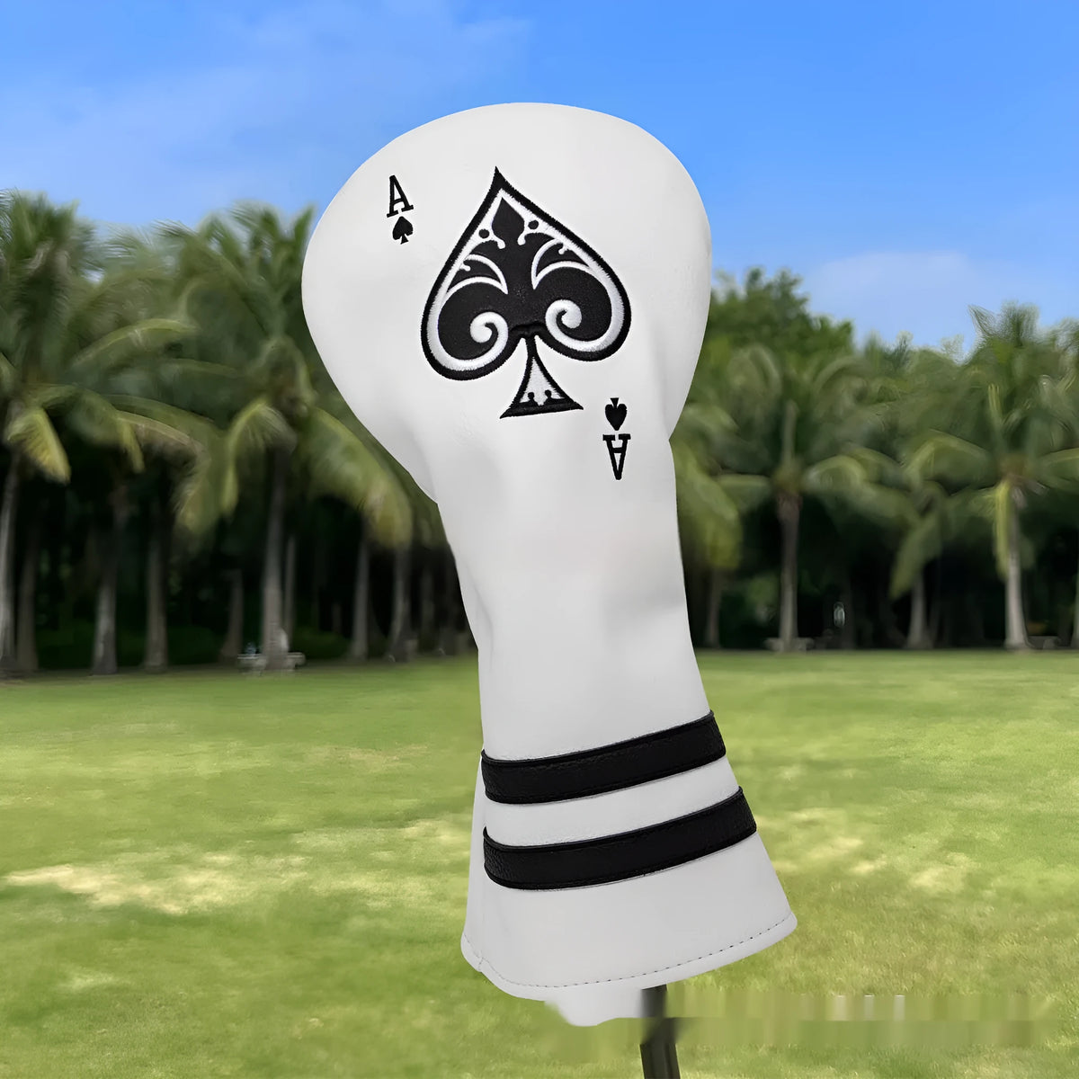 Golf putter sleeve in PU material for clubhead protection and bag organisation
