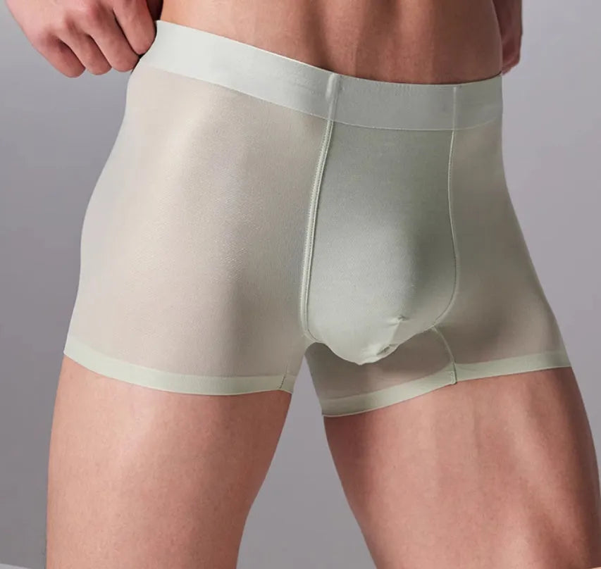 Men's seamless antibacterial fitness shorts in four colour options with stretch fabric