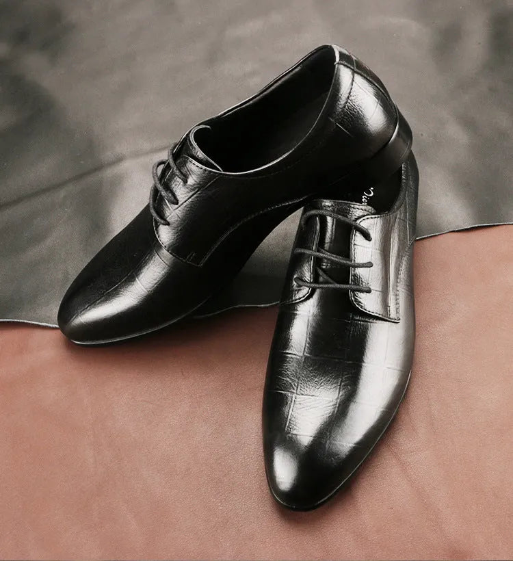 Men's black handmade cow leather derby shoes with pointed toe and checkered sewing pattern on a rubber sole.