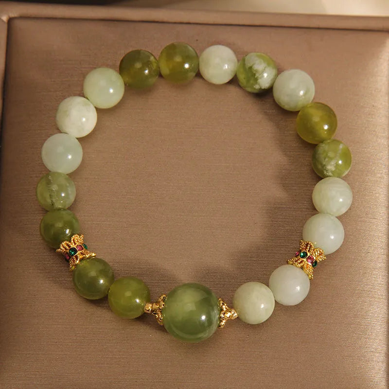 Women's bracelet in Xiuyan jade green colour with original sweet Mori-style design