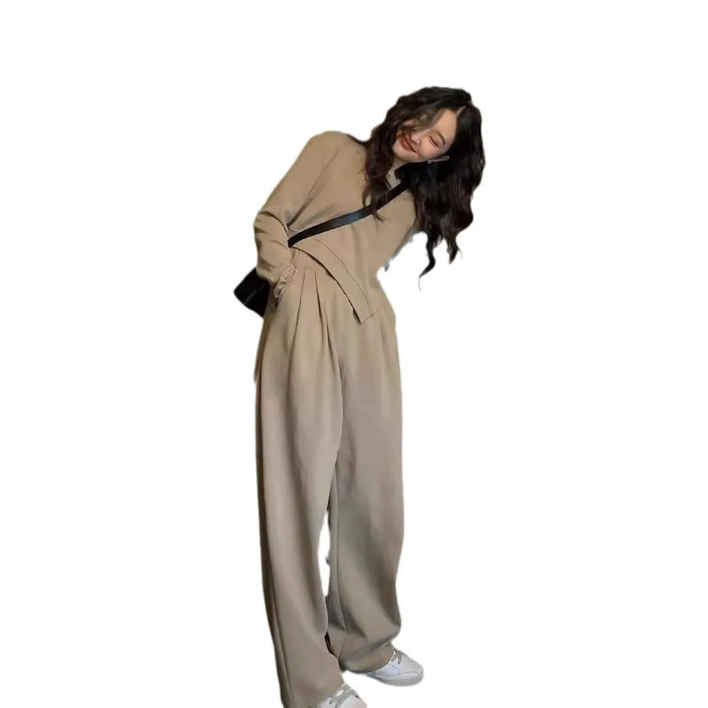 Brown loose-fit women's polyester sports suit with long sleeves and full-length trousers.