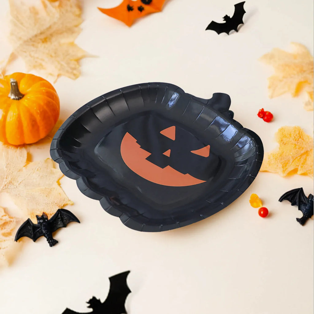 Cute black pumpkin design on a 9-inch thickened disposable paper plate for Halloween parties.