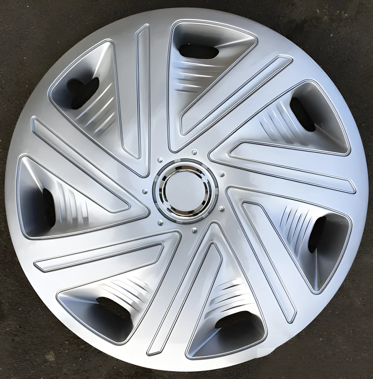 Universal monochrome ABS plastic wheel hub cover in silver or black for 13-16 inch car wheels.