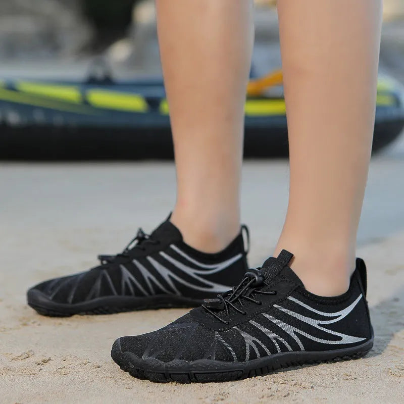 Men and women's low-top lace-up running shoes in various colours with breathable upper and rubber sole.