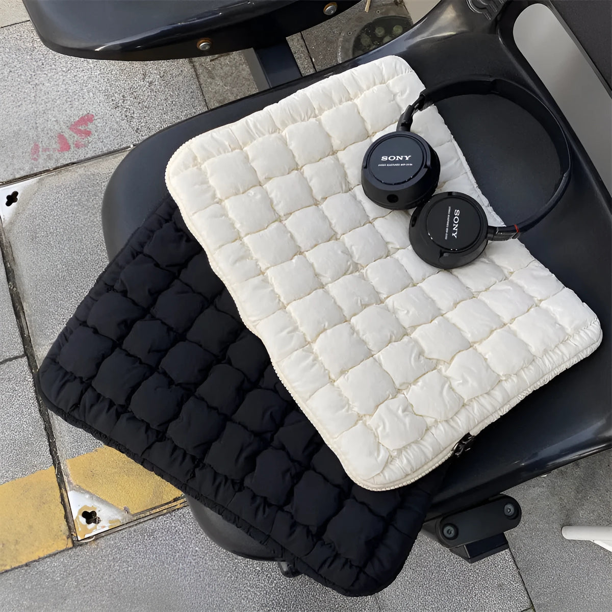 Large capacity nylon laptop bag with cloud cotton padding in black and white colour options