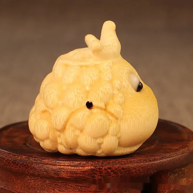 Solid bamboo Crown Princess toad carving ornament measuring 5.0cm with live eye detail