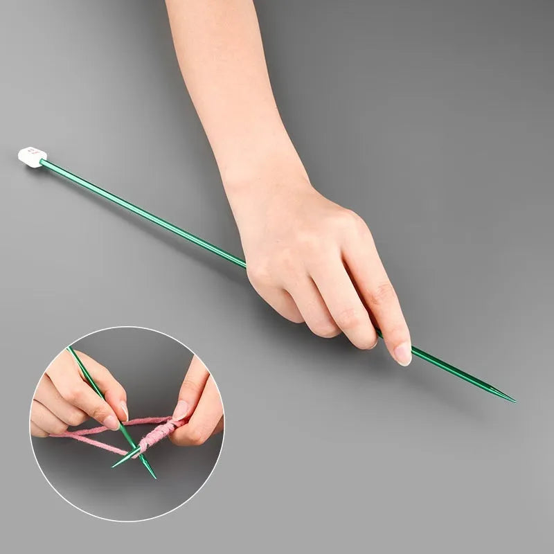 Aluminium crochet hook set with 15 sizes from 2.0mm to 10.0mm, each with protective metal caps