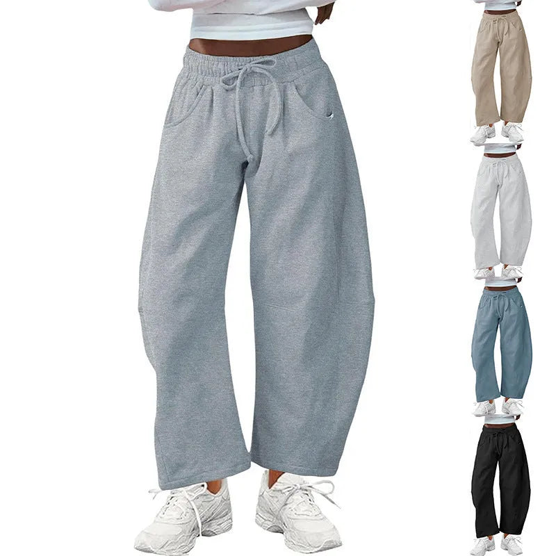 Loose cropped sweatpants with drawstring elastic waistband and side pockets in multiple colour options