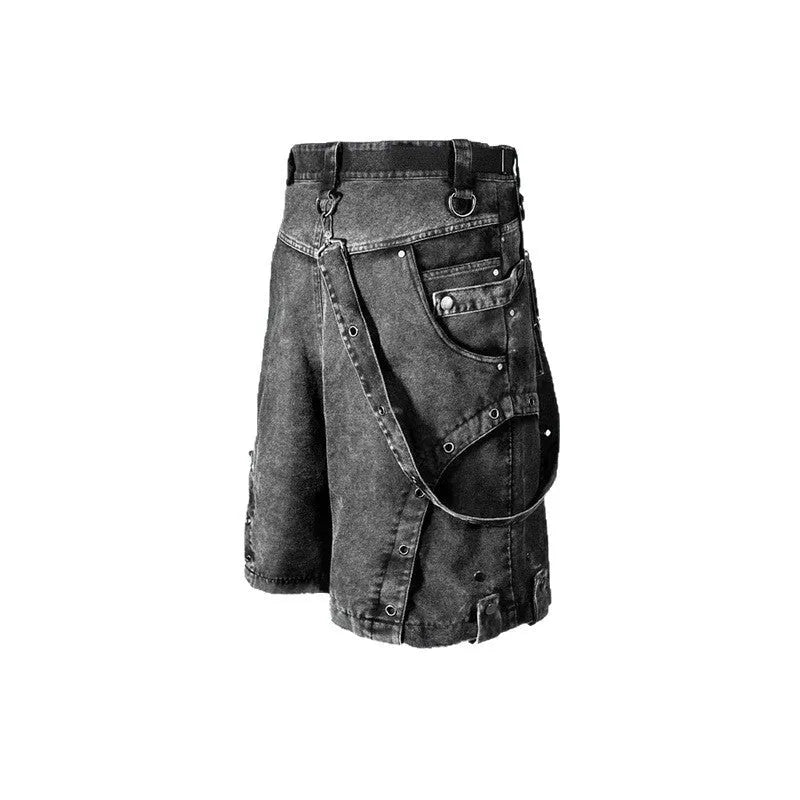 Loose high waist denim shorts in a washed picture colour, showing the retro street style and mid-length cut.
