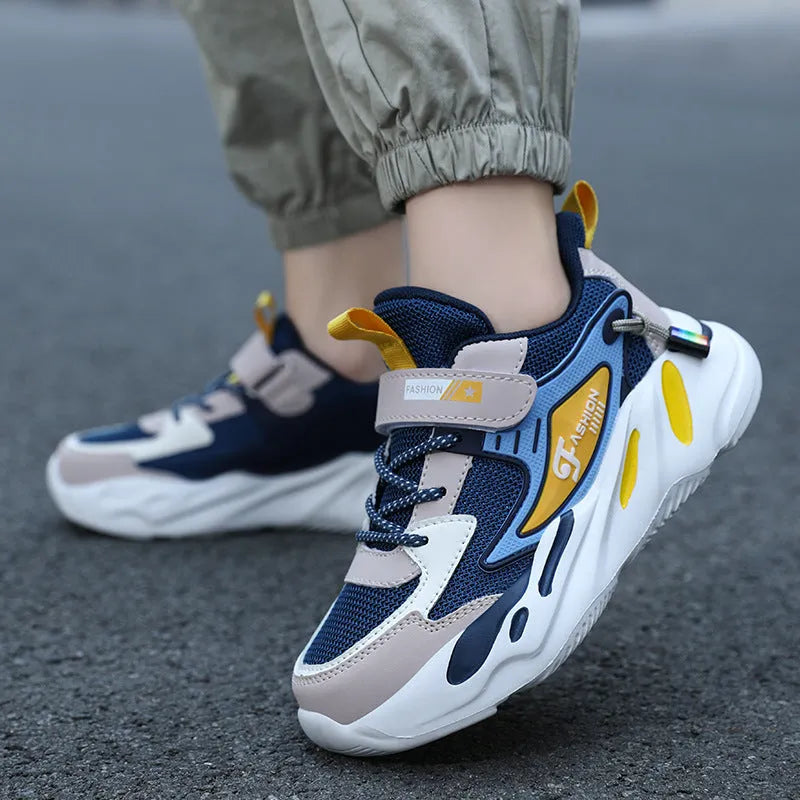 Boy's dark blue double mesh sports shoe with Velcro fastening and MD sole.