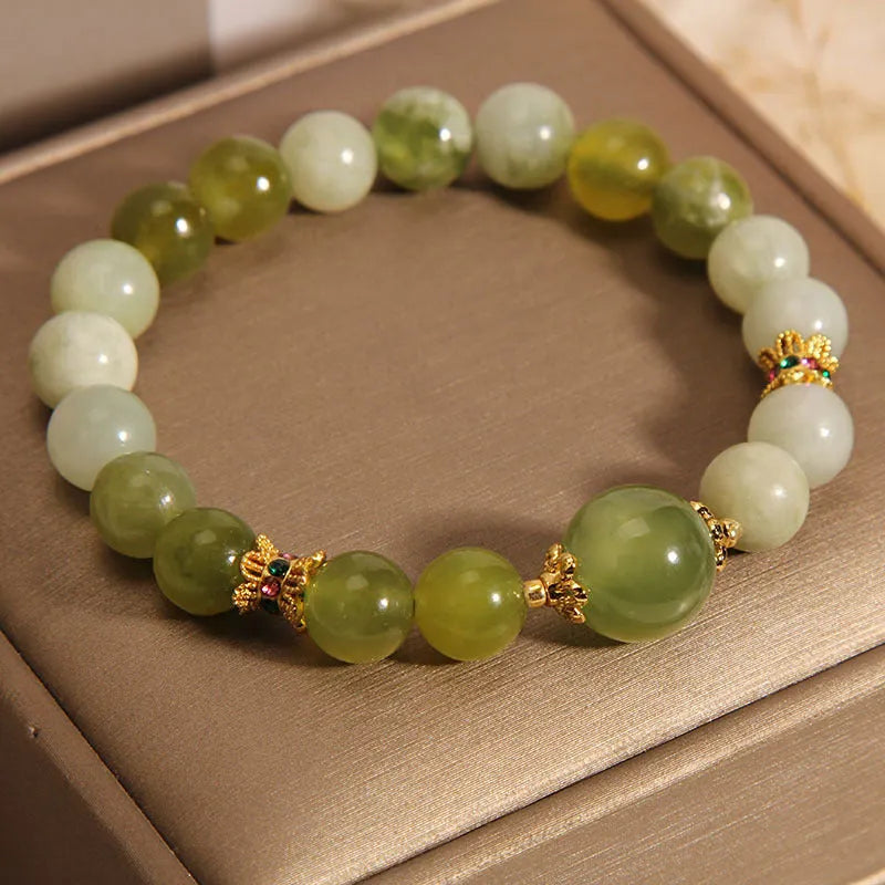 Women's bracelet in Xiuyan jade green colour with original sweet Mori-style design