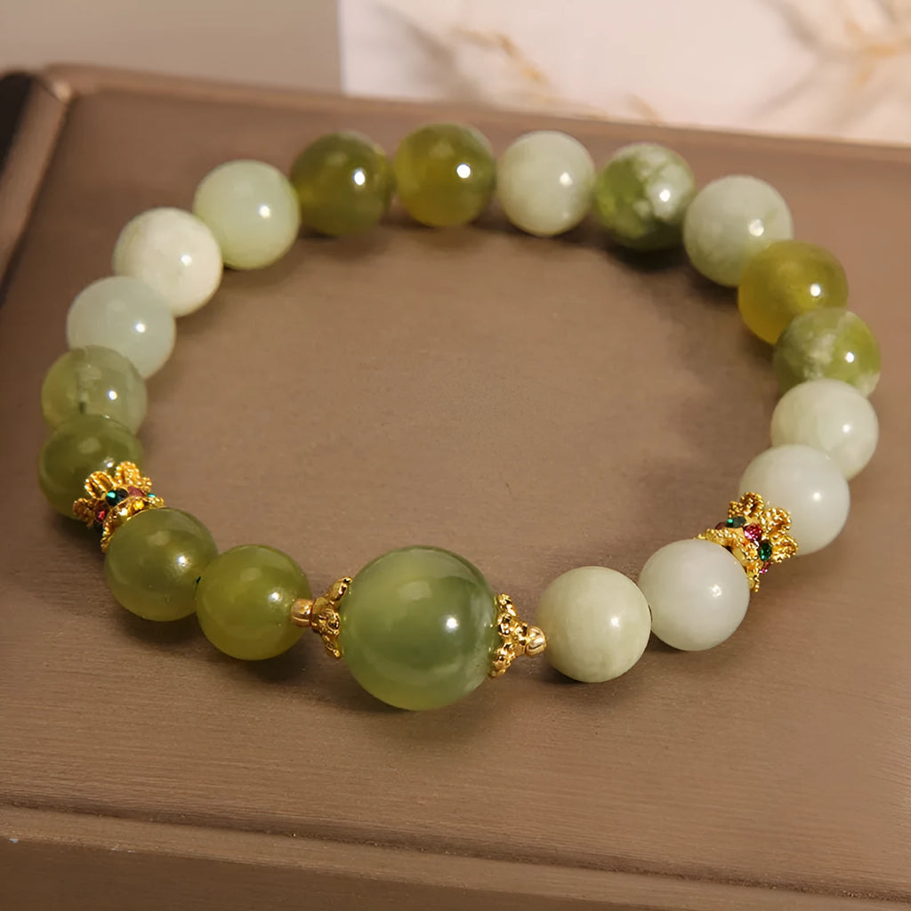 Women's bracelet in Xiuyan jade green colour with original sweet Mori-style design