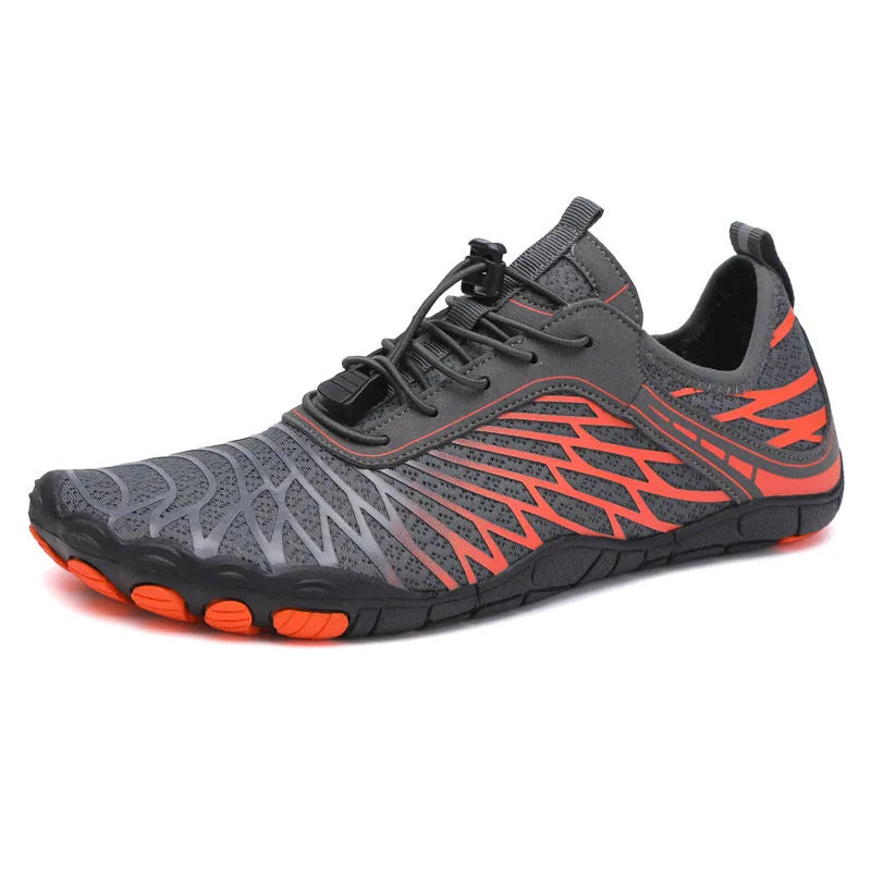 Outdoor lace-up sports shoes in various colours with a rubber outsole and gauze lining.